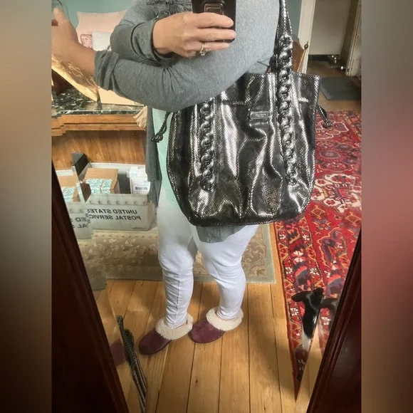 SALE! Michael Kors Shoulder Bag - Picture 7 of 7